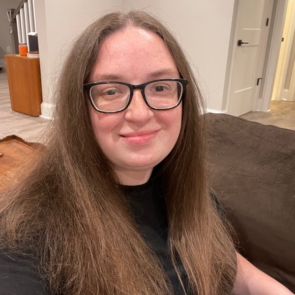 Meet your Posher, Nina - Picture 1 of 2